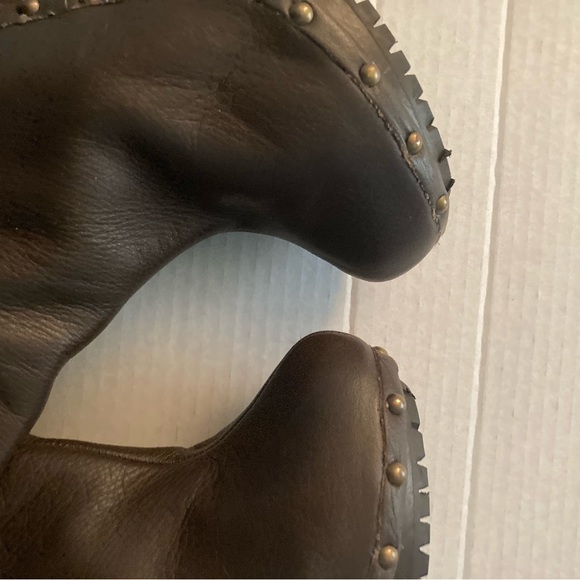 Boots - Picture 8 of 9